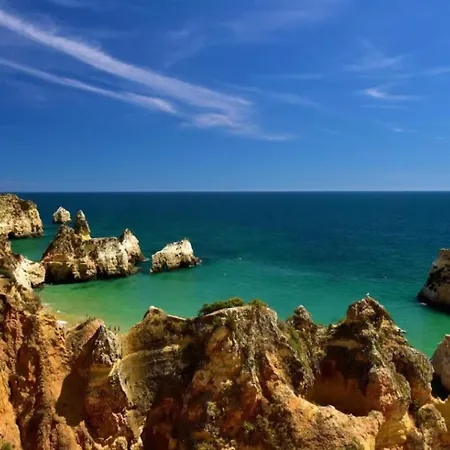 Spacious&bright2bedroom Near Beaches,sleeps 6