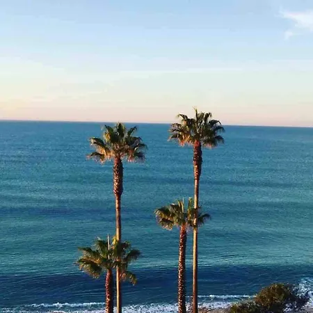 Spacious&bright2bedroom Near Beaches,sleeps 6 *