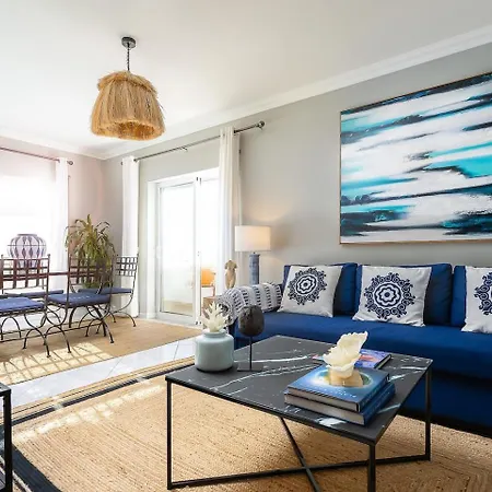 Spacious&bright2bedroom Near Beaches,sleeps 6 Apartment