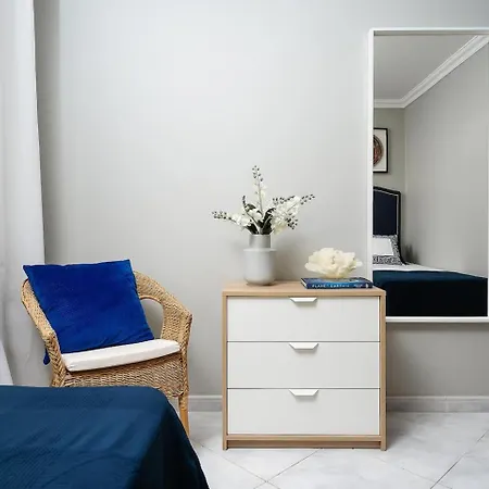 Spacious&bright2bedroom Near Beaches,sleeps 6