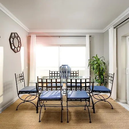 Spacious&bright2bedroom Near Beaches,sleeps 6 Appartement Portimão