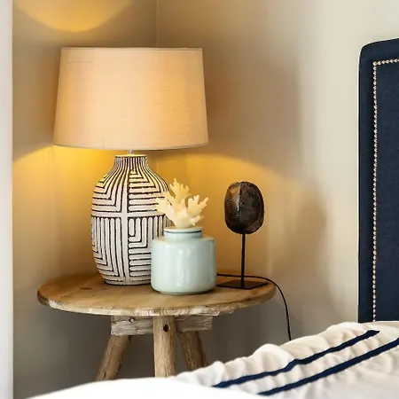 Spacious&bright2bedroom Near Beaches,sleeps 6 * 포티마오