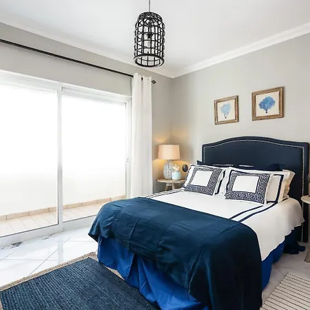 Comfortable 2-Bed Apt Central Algarve Base Apartment *