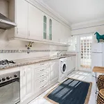 Spacious&bright2bedroom Near Beaches,sleeps 6 아파트 포티마오
