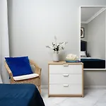 Spacious&bright2bedroom Near Beaches,sleeps 6