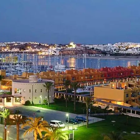 Comfortable 2-Bed Apt Central Algarve Base アパート *